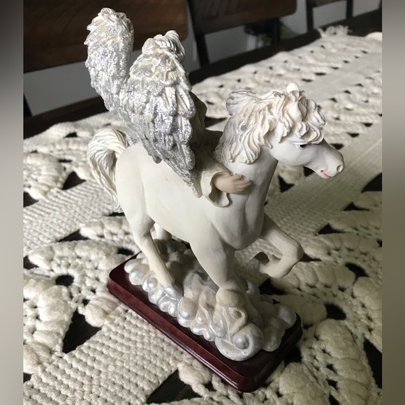 Vintage Guardian Angel Sculpture Decor Stunning Glitter Wings - Picture 3 of 14